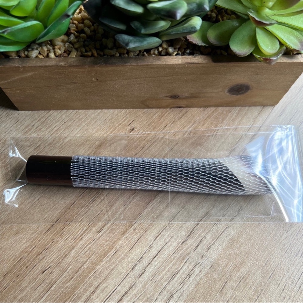 HOURGLASS Ambient Soft Glow Foundation Brush ~NEW~ No Box - Picture 3 of 10